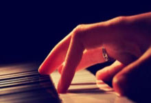 用什么软件买股票:买股票从哪开户-股价跃升A股第12！“创新药一哥”续创历史新高 这些“明星”大盘也频发力